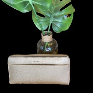 Michael Kors wallet; Gold
